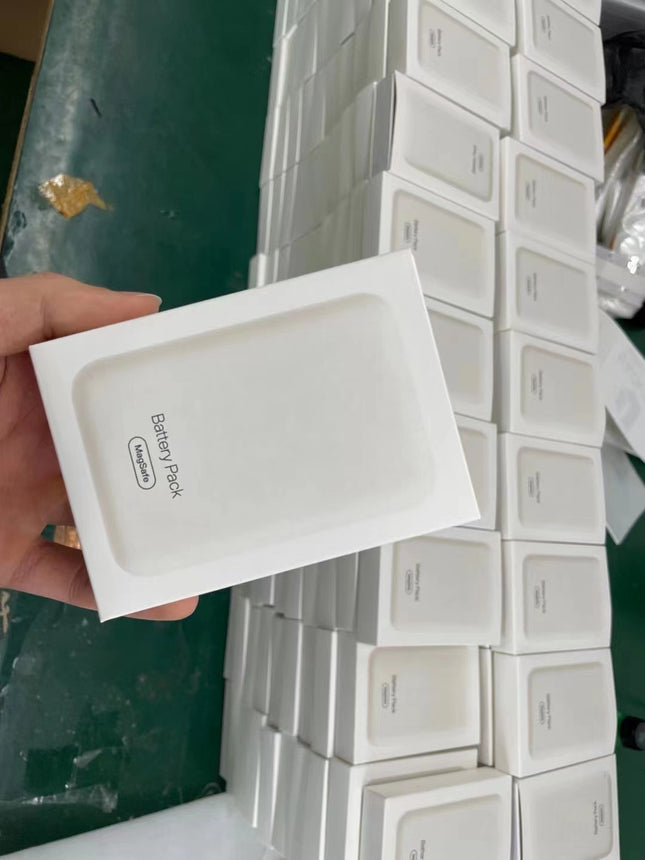 Magnetic Wireless Power Bank for Smartphones 5000mAh Compact Portable Fast Charging Battery Pack