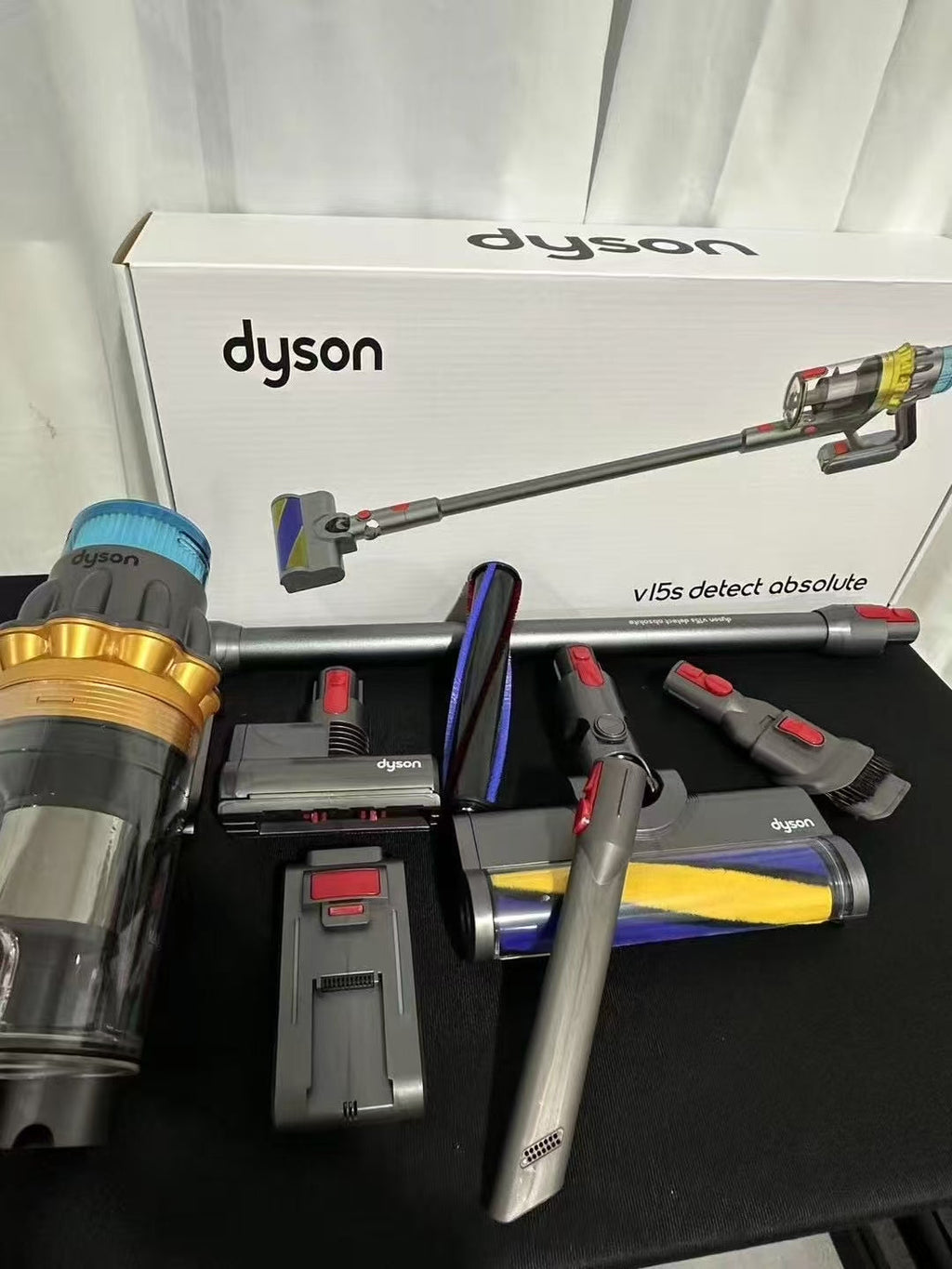 Dyson V15 Detect Absolute – Vacuum Cleaner Refurbished Like New