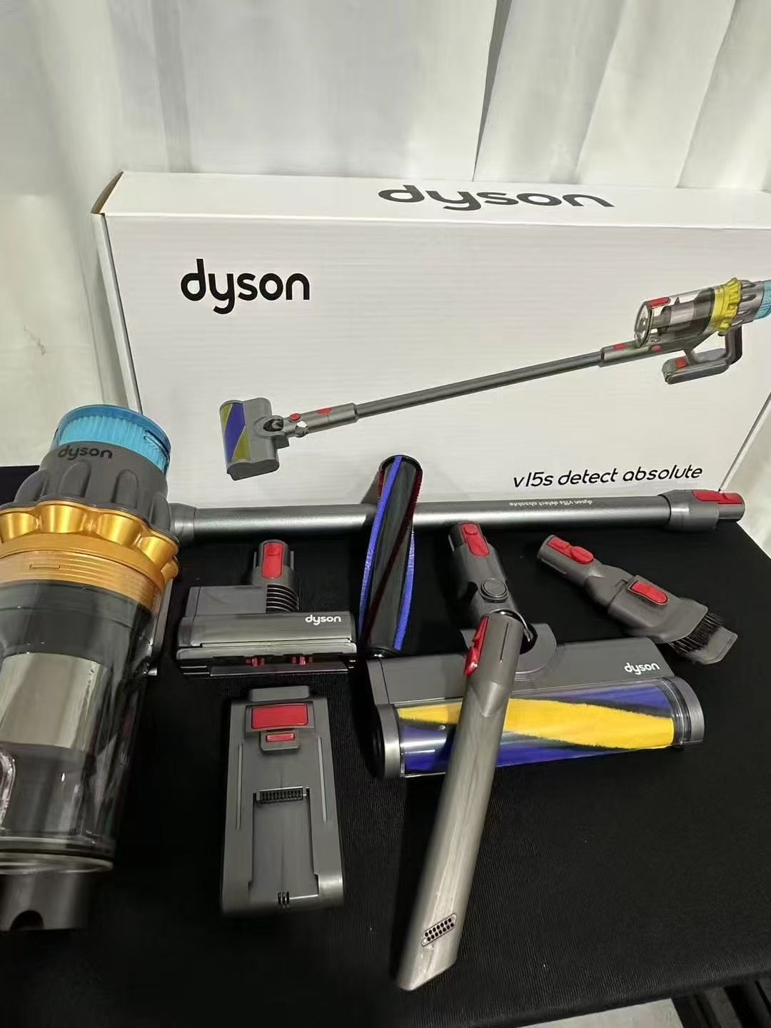 Dyson V15 Detect Absolute – Vacuum Cleaner Refurbished Like New
