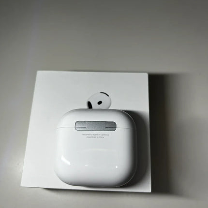 Écouteurs sans fil Apple AirPods 4 avec réduction active du bruit Audio adaptatif et autonomie de 30 heures