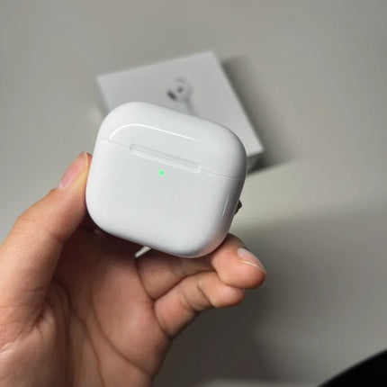 Écouteurs sans fil Apple AirPods 4 avec réduction active du bruit Audio adaptatif et autonomie de 30 heures